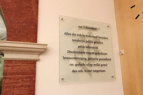 Artikel 1 in de raadszaal
